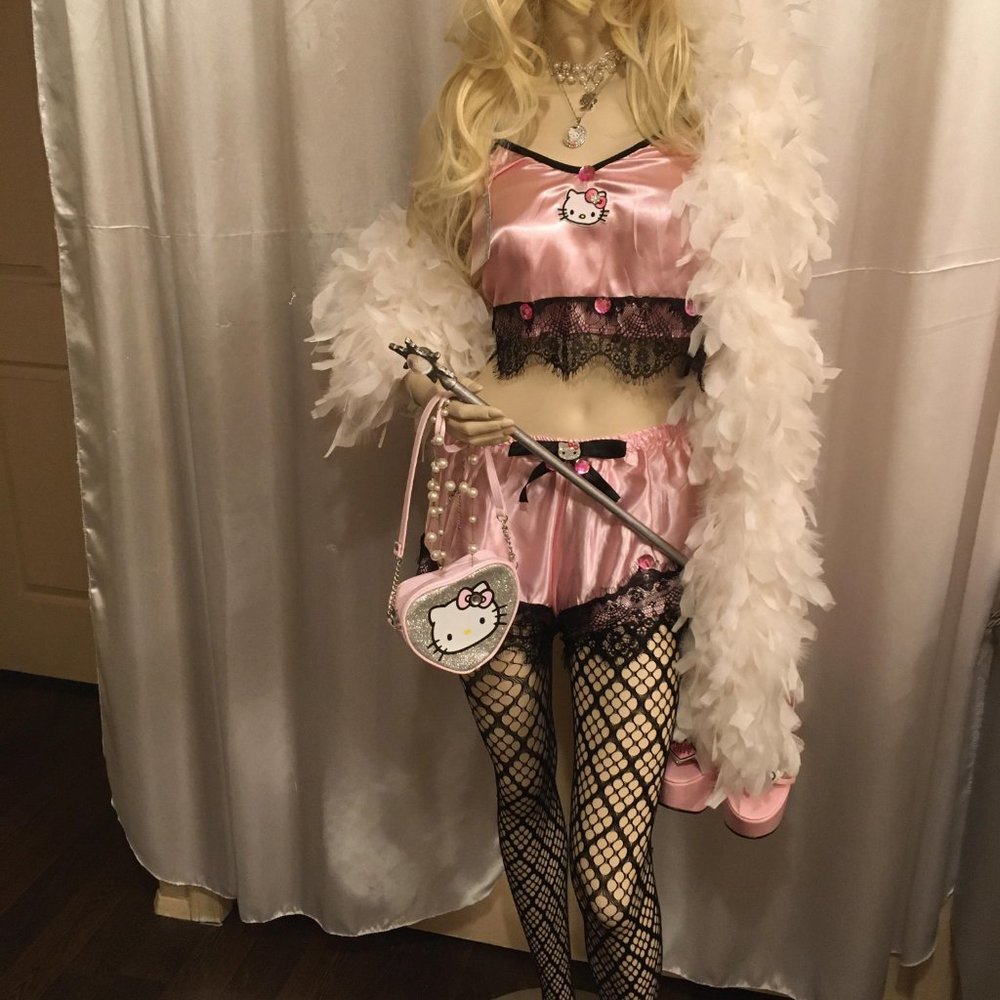 ADORABLE cotton candy pink satin hello kitty lingere and jewlery set! - Picture 3 of 17